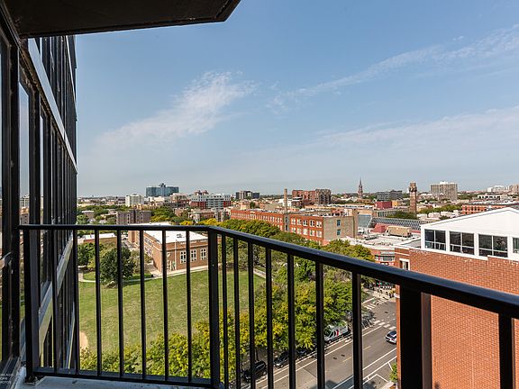 5th image of 1309 N Wells St APT 1103