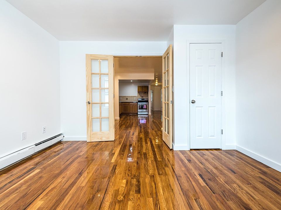 2nd image of 1069 Willoughby Ave #1
