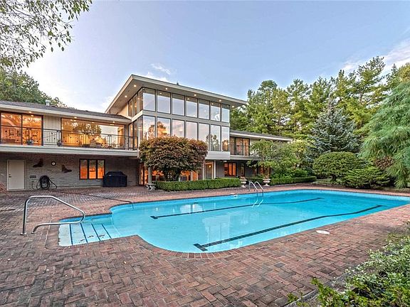 2nd image of 100 Mountain View Dr