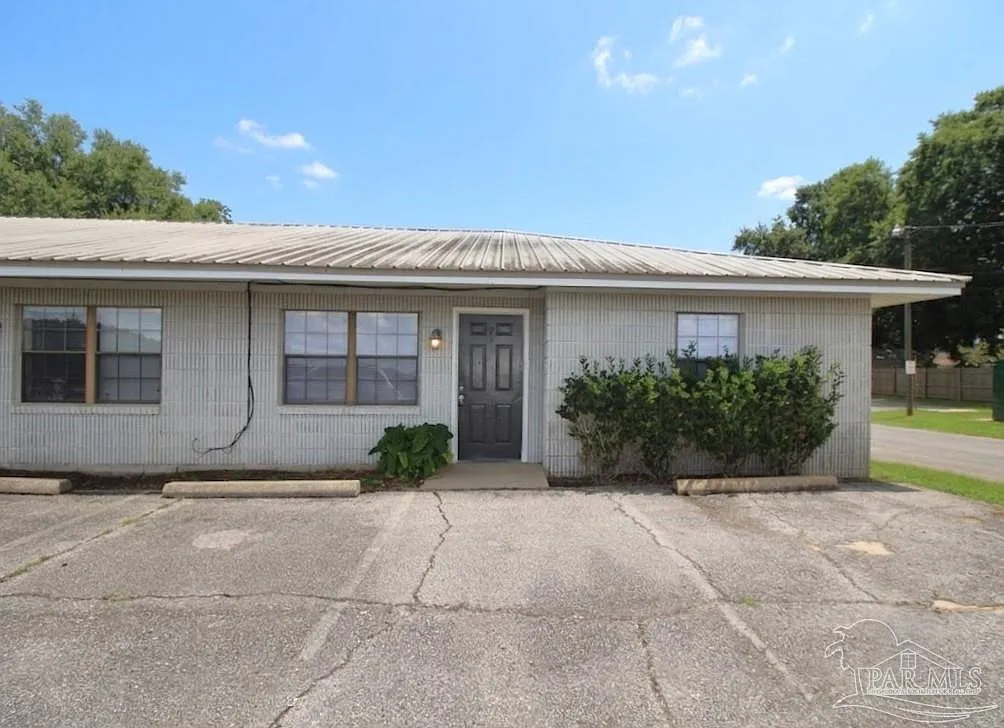 2 bed, 925 sqft, $1,250 — Photo 1