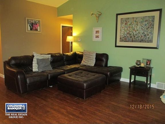 LIVING RM W/GAS FIREPLACE