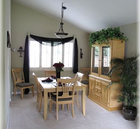 5th image of 147 Farnham Ct