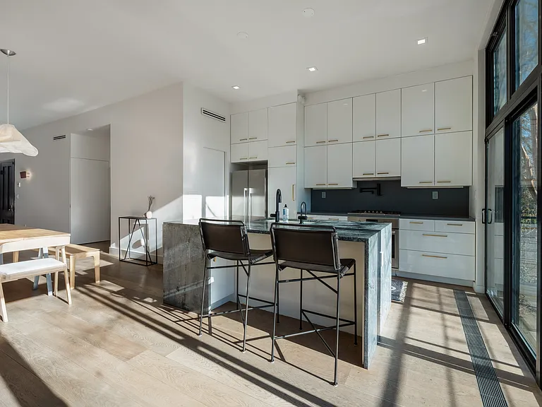 230 Bergen St #1 — Photo 4
