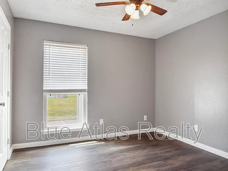 408 Noble Ave #B — Photo 13