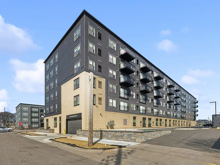 Marshall Avenue Flats — Photo 14