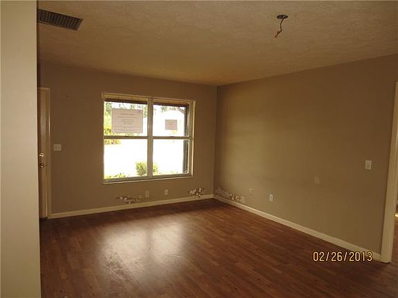 3rd image of 1154 SE Puritan Ln