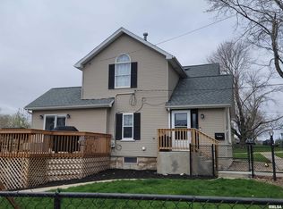 902 13th St, Fulton, IL 61252