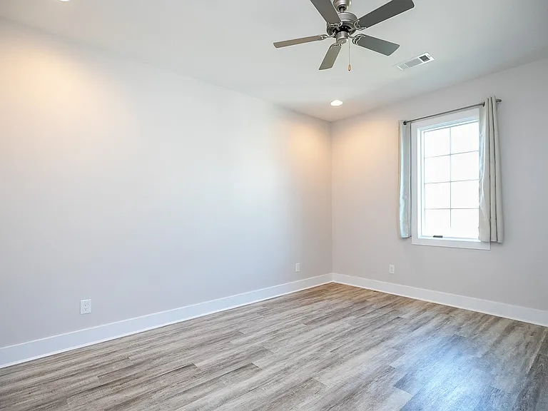 4640 Broadwick St — Photo 15