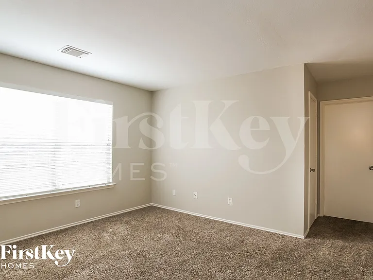 8126 Liberty Point Ln — Photo 16