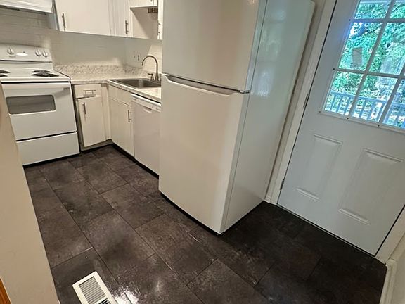 3rd image of 3930 Bowman Ln