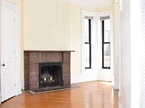 5th image of 335 W Armitage Ave #2