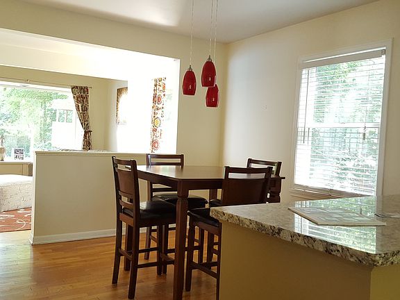 4th image of 206 University Dr