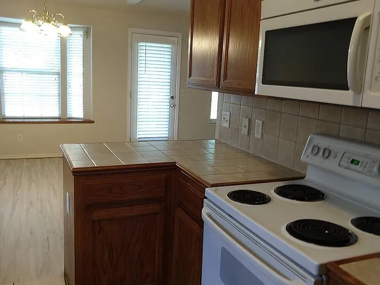 1616 Hazelwood Dr — Photo 20