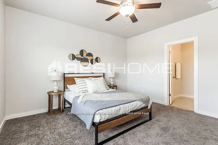 990A Elowyn St — Photo 7