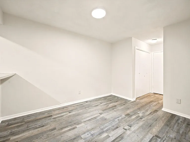 4913 Burlingame Dr — Photo 4