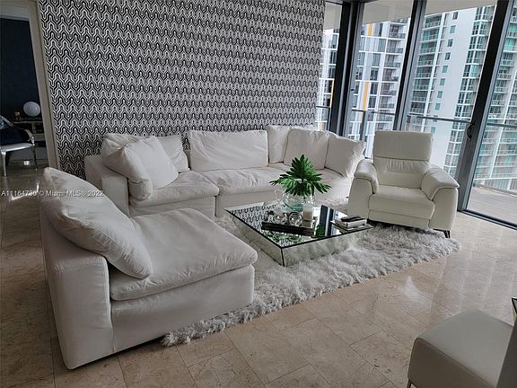 4th image of 68 SE 6th St APT 1407