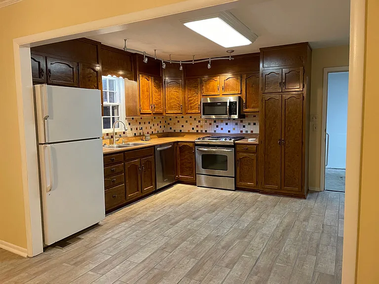 1516 Fell Ave NE — Photo 18