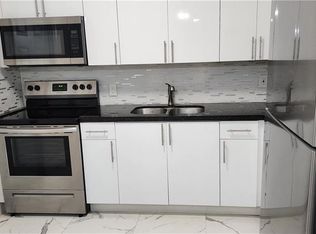 900 SW 11th St #3, Hallandale, FL 33009