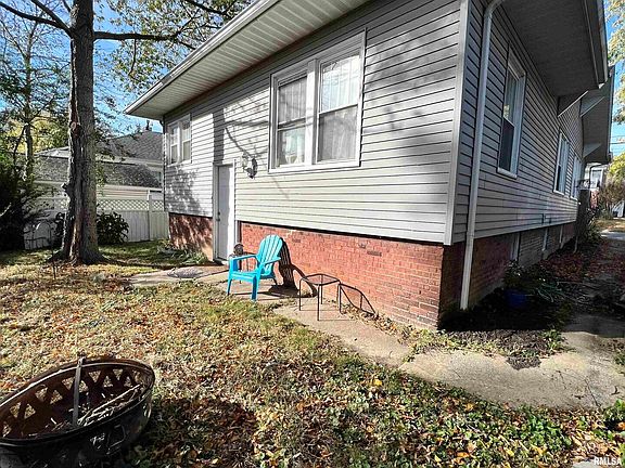 3rd image of 107 W Boulevard St