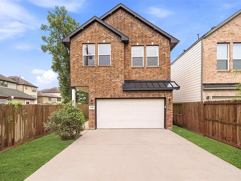 2125 Paul Quinn St — Photo 1