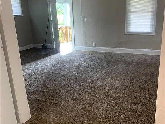 3rd image of 4444 Olive St