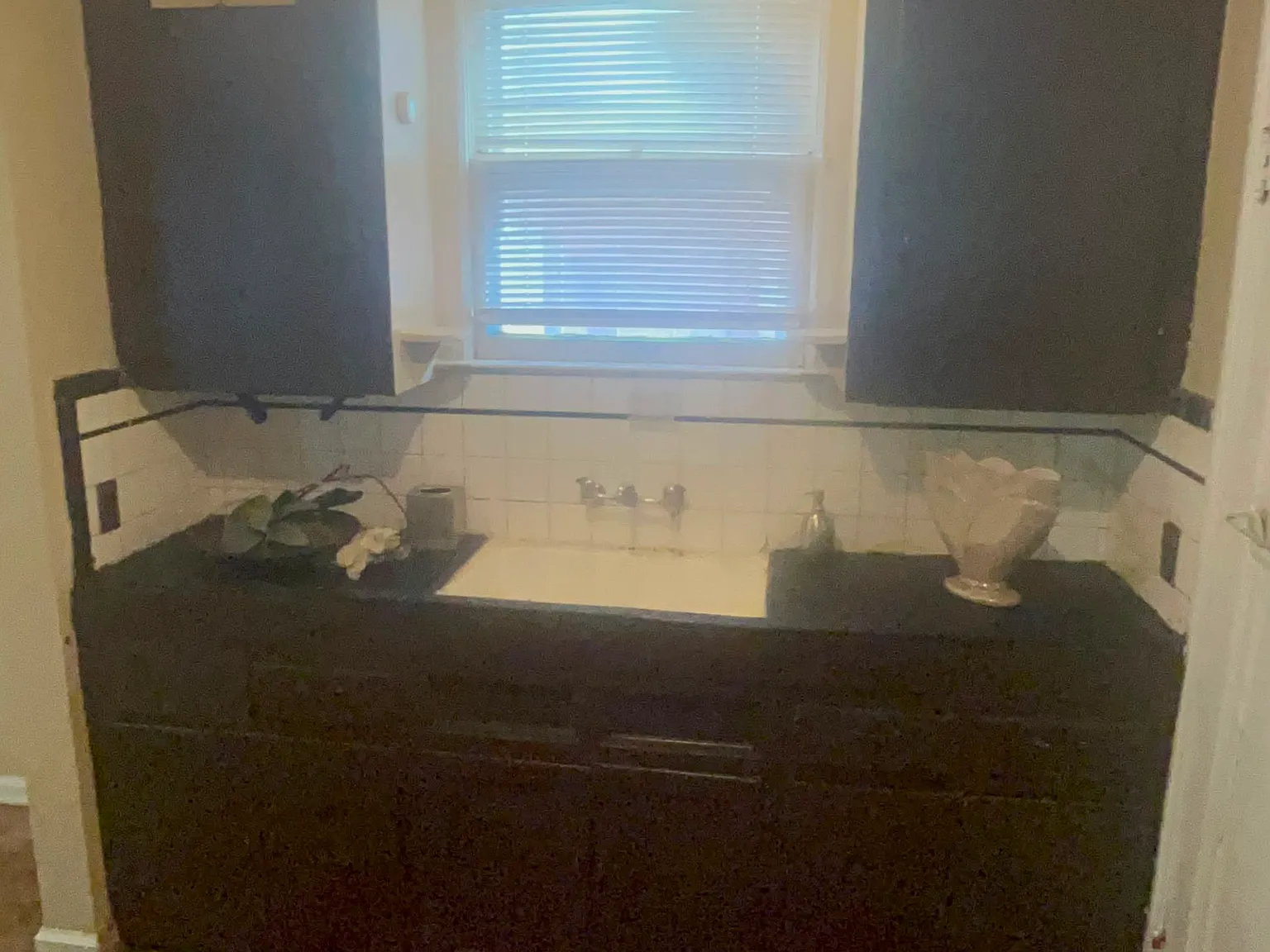 3 bed, 1000 sqft, $1,300 — Photo 3