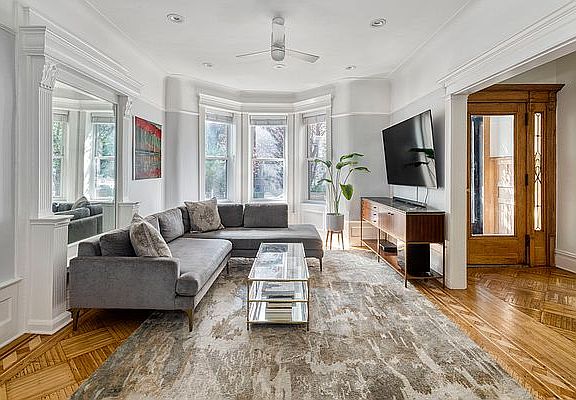 3rd image of 169 Sterling St Townhouse 1