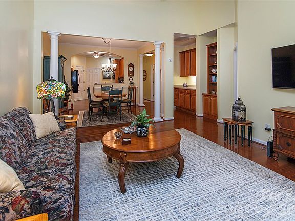 5th image of 215 Garnet Ct