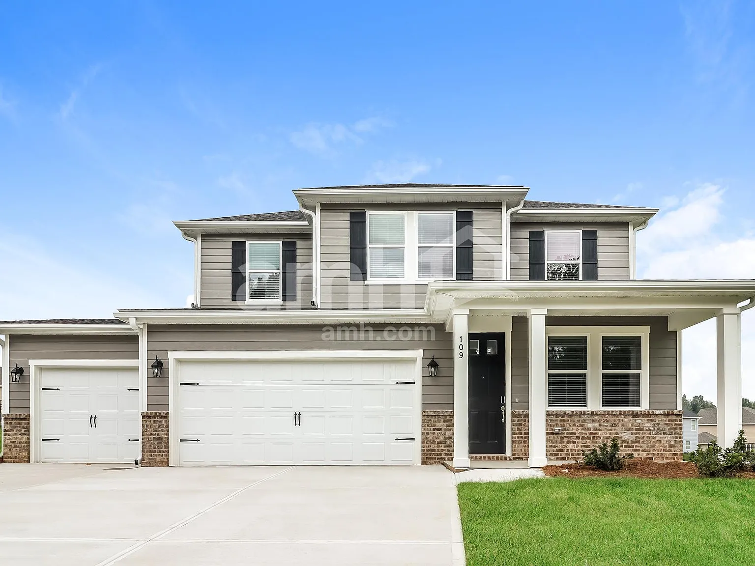 4 bed, 2.5 bath, 2293 sqft, $2,500 — Photo 1