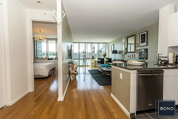 Rented by Bond New York | media 4