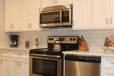 12 Clarendon Ct S — Photo 11