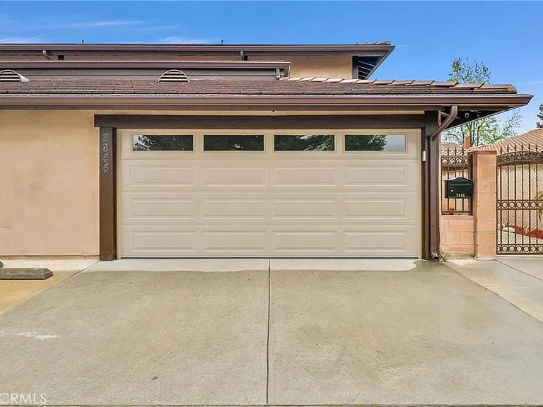 2644 Sycamore Dr — Photo 3