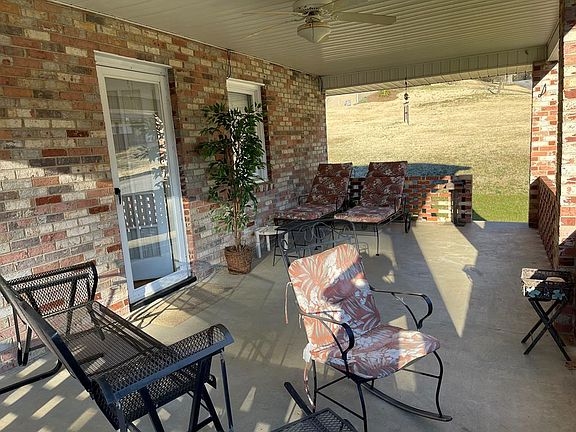 4th image of 204 Downey Ln
