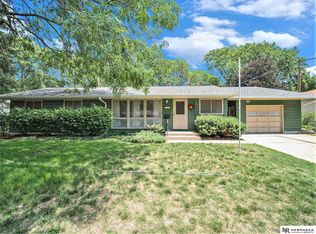 8210 Chestnut Ln, Lincoln, NE 68510