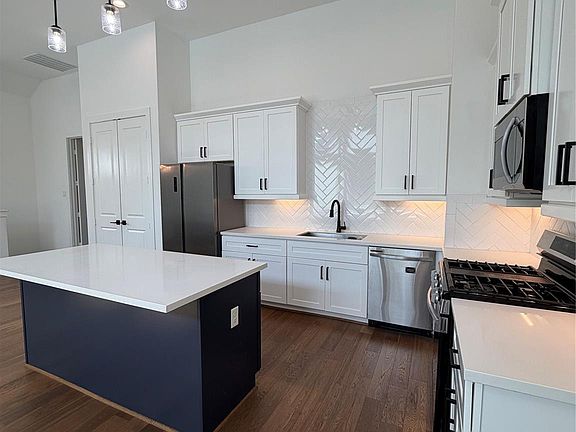 4th image of 105 W Whitney St #B