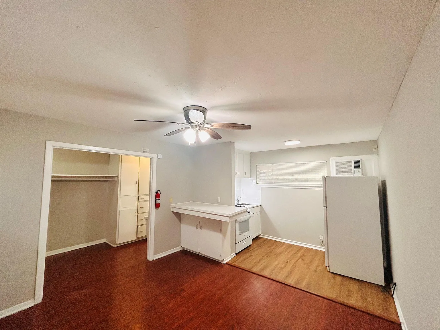 Studio, 1.0 bath, 400 sqft, $745 — Photo 2