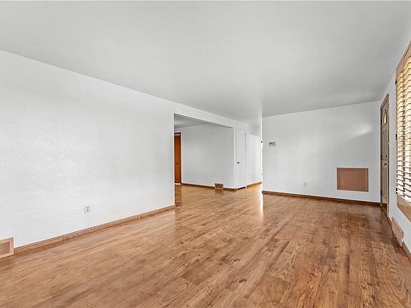 3rd image of 458 Blossom Dr
