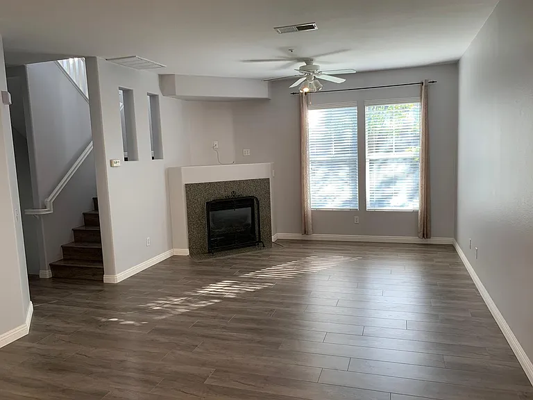 8 Warmspring Ln — Photo 4