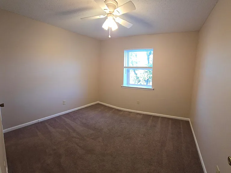 106 Valencia Dr — Photo 18