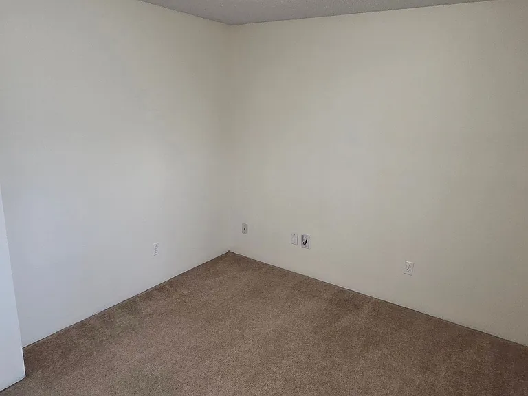 3242 N Virginia Ave — Photo 12