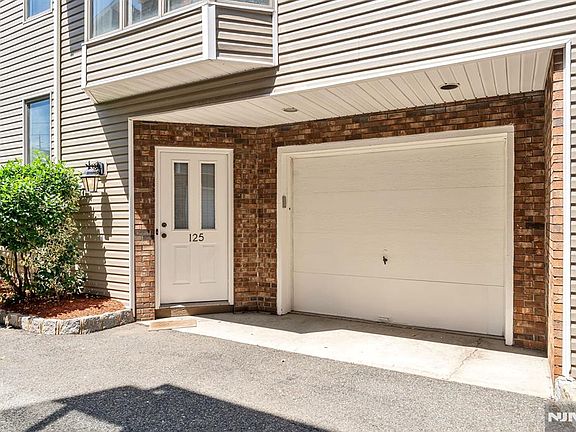 2nd image of 125 Roosevelt Pl