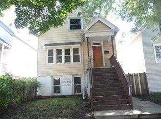 2462 S 9th Pl, Milwaukee, WI 53215
