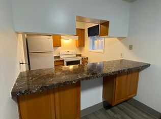 434 5th St #1D, Raymond, WA 98577