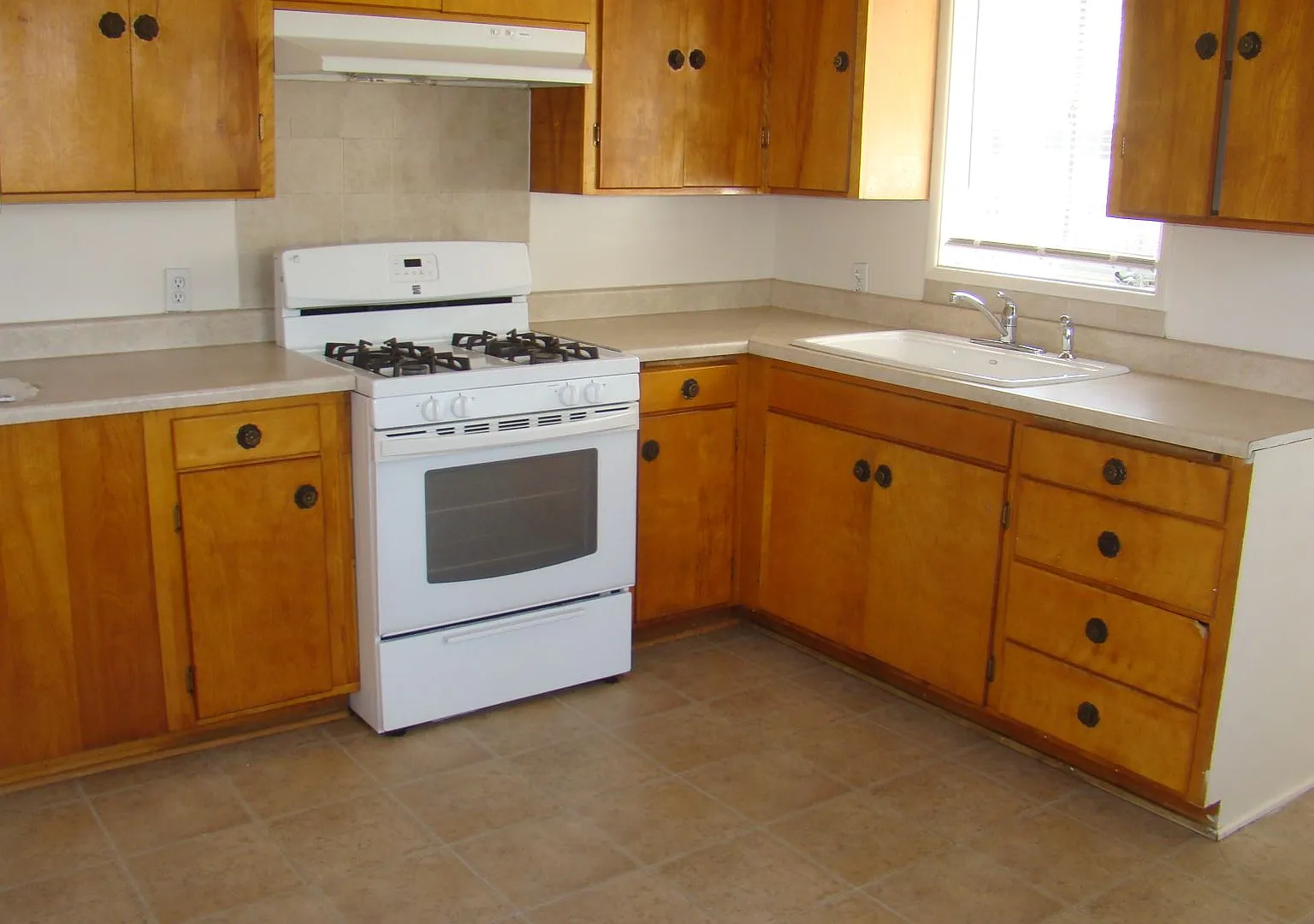 Southside cutie, 2bd/1ba available now! — Photo 2