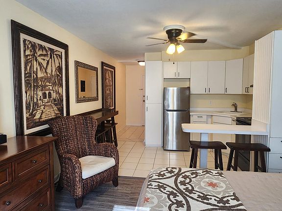 2nd image of 224 E Garden St APT 443