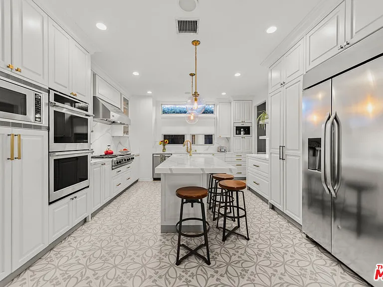 725 Oxford Ave — Photo 19