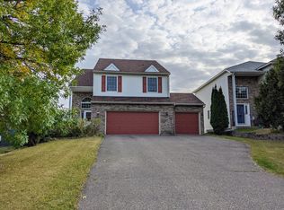 8531 Savanna Oaks Ln, Woodbury, MN 55125