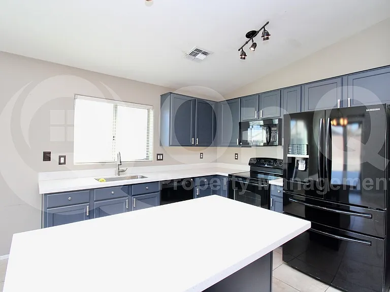 18622 W Vogel Ave — Photo 5