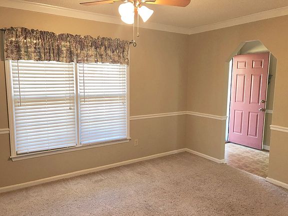 5th image of 923 Laurel Dr