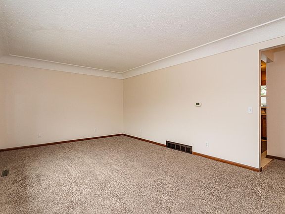 4th image of 2123 Barr Dr